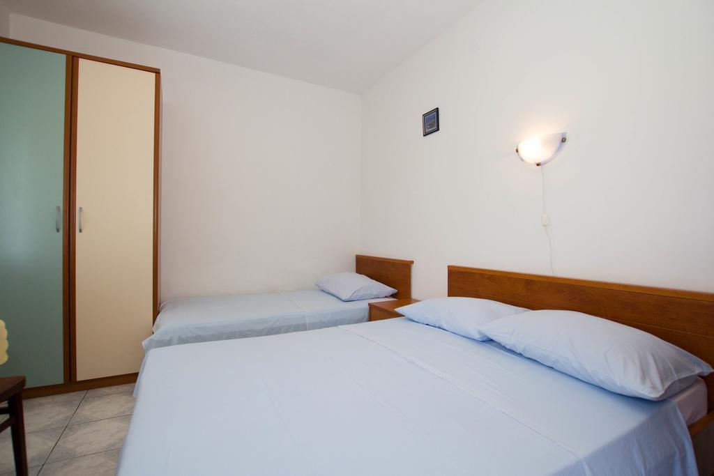 Apartments Bartul Sućuraj Exteriör bild